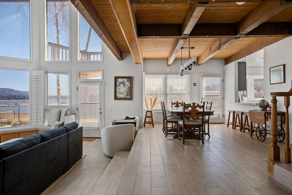 Télévision, cheminée, jeux vidéo