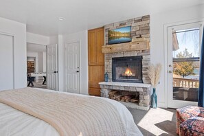 5 bedrooms, desk, iron/ironing board, WiFi