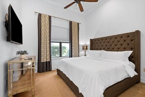 4 slaapkamers, verduisterende gordijnen, een strijkplank/strijkijzer