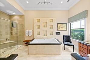 Bathtub, rainfall showerhead, hair dryer, towels - Games Room | Private Pool with Golf Course Views (Kissimmee)
