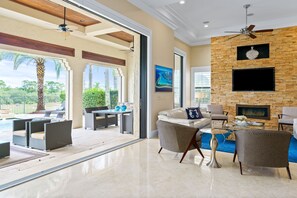 Smart TV, video games, table football - Games Room | Private Pool with Golf Course Views (Kissimmee)