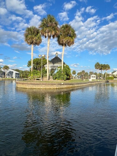 Bring your Boat and Enjoy Crystal River! Fish & See Manatee at Our Dock