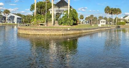 Bring your Boat and Enjoy Crystal River! Fish & See Manatee at Our Dock