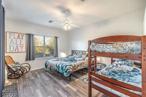 3 chambres, bureau, fer et planche à repasser, accès au Wi-Fi (inclus)
