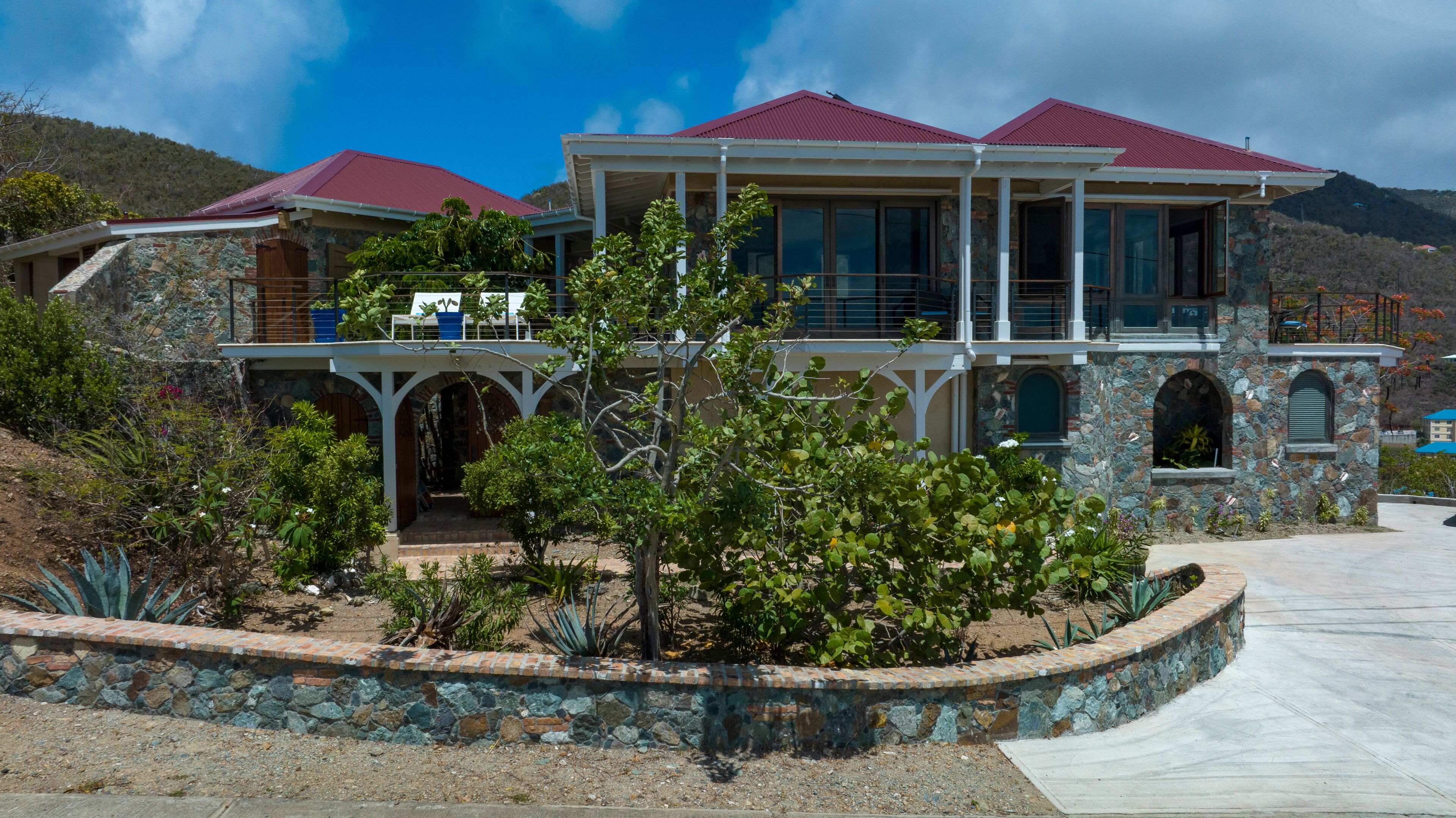 HalcyonDays - Front door entrance to atrium, front yard and driveway 