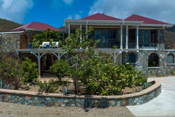 HalcyonDays - Front door entrance to atrium, front yard and driveway