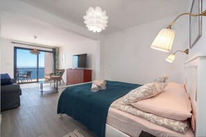 2 bedrooms, iron/ironing board, free WiFi, bed sheets - Nearer to the Sea than the sky, an amazing views and peaceful escape. (Arco da Calheta)