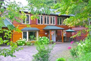 Exterior - La vie est belle (Morin Heights)