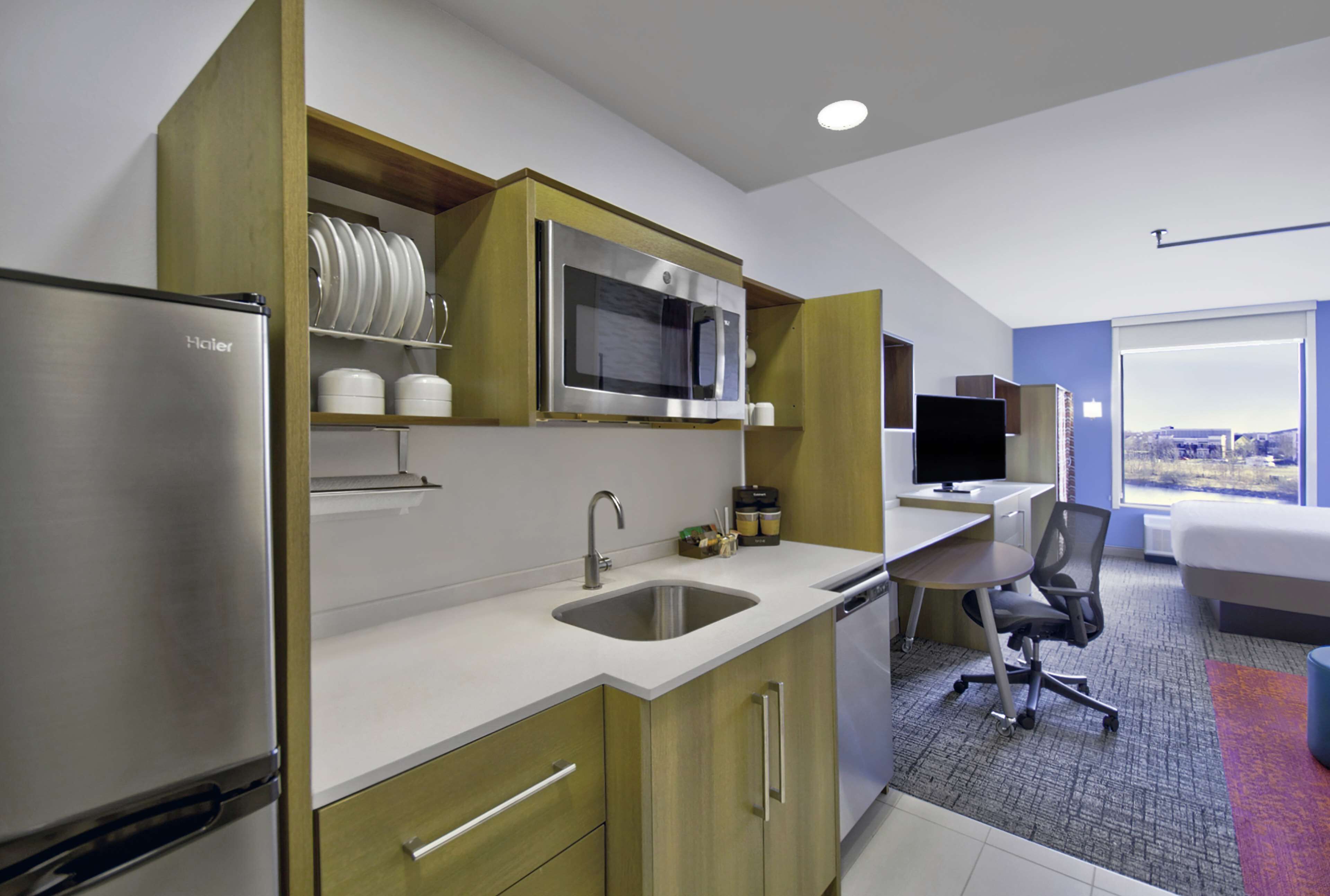 studio suite, 1 king bed | private kitchen | coffee/tea maker