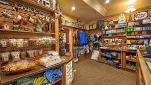 Gift shop - One Bedroom, Luxury Lodge, Branson, Missouri (2541797) (Ridgedale)
