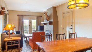 Interior - One Bedroom, Luxury Lodge, Branson, Missouri (2541797) (Ridgedale)