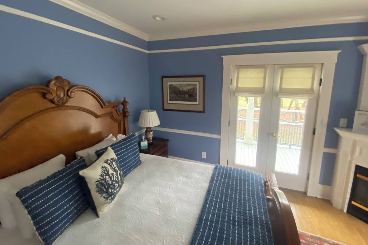 Premium bedding, blackout drapes, cribs (free), WiFi (free)