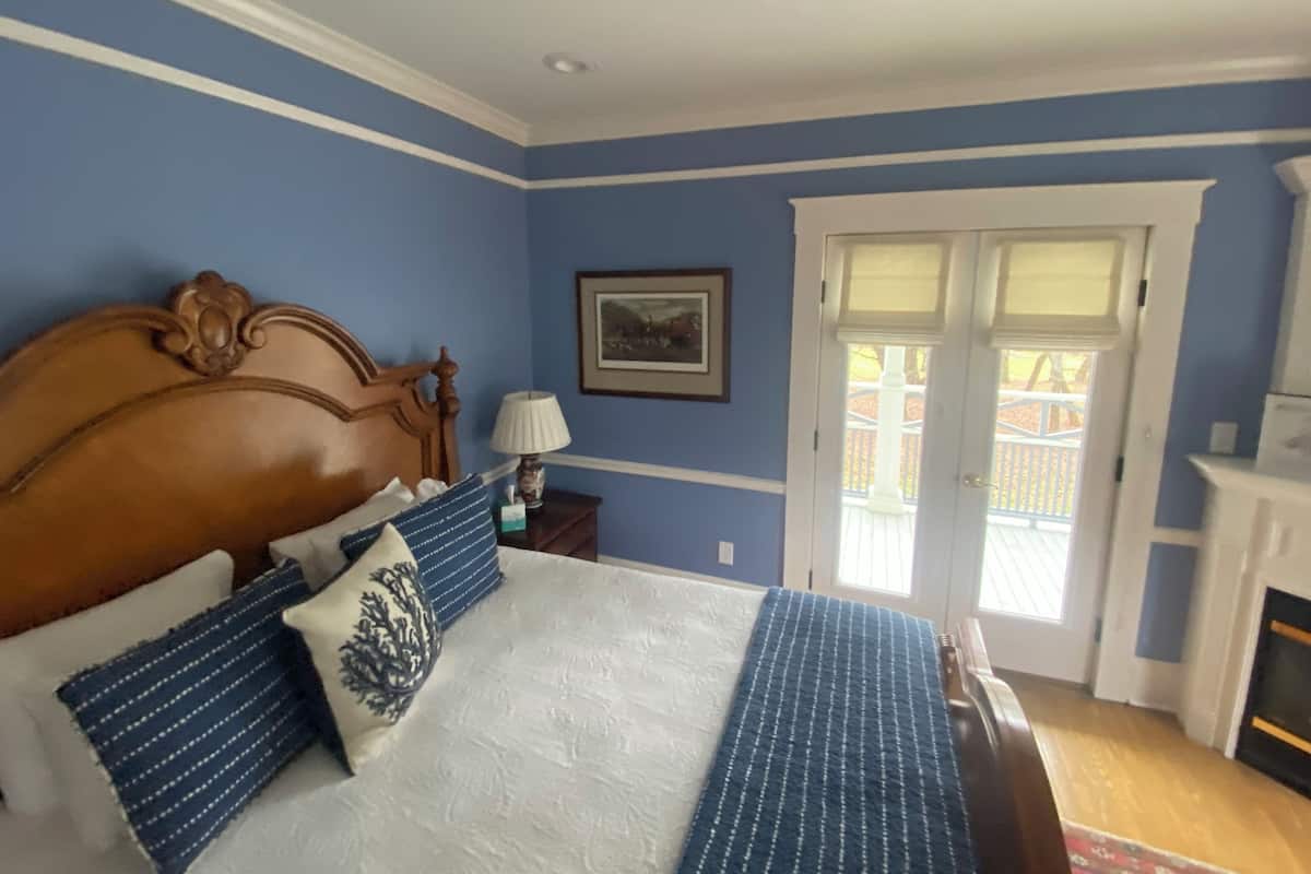 Premium bedding, blackout drapes, cribs (free), WiFi (free)