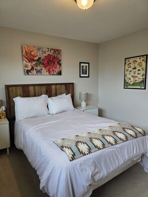 3 bedrooms, travel cot, free WiFi, bed sheets