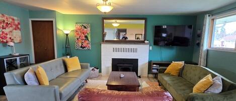 Smart-tv och eldstad