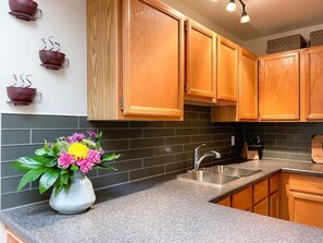 Microwave, dishwasher, coffee/tea maker, cookware/dishes/utensils - Luxury in the mountains at Radium Villas (Radium Hot Springs)