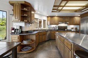 Microwave, dishwasher, coffee/tea maker, cookware/dishes/utensils