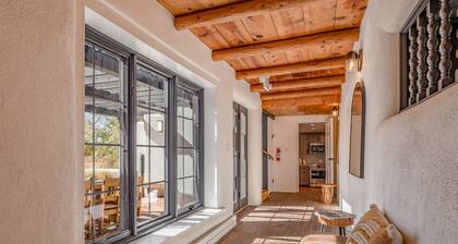Gem Hacienda-Taos, NM-Thanksgiving in a Luxe Home-9 bedrooms-Sleeps 30-Book Now!