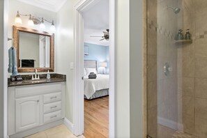 Combined shower/tub, jetted tub, free toiletries, hair dryer