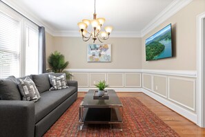 TV connectée, cheminée, jeux vidéo, Netflix