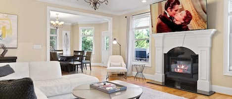 TV connectée, cheminée, jeux vidéo, Netflix