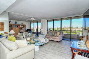 Unclassified image, 2 of 38, button