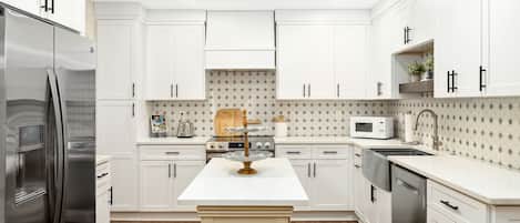 Microwave, dishwasher, coffee/tea maker, cookware/dishes/utensils