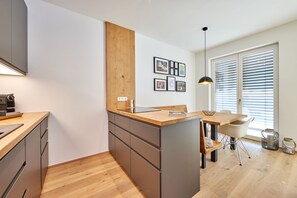 Køleskab, ovn, kogeplade, opvaskemaskine