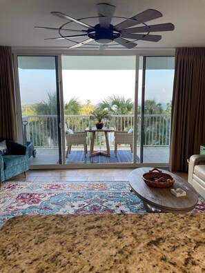 Smart TV, lettore DVD, libri