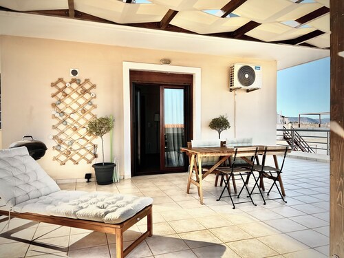 Sunrise Studio with unhindered view to the sea.