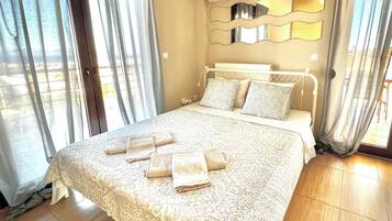 1 bedroom, desk, free WiFi, bed sheets