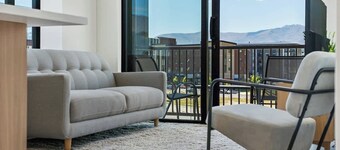 Toru Top Floor Apartment - Brand New & Convenient