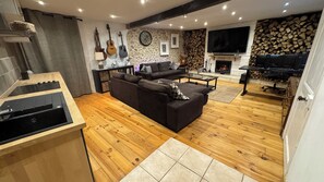 Smart TV, fireplace - River Farm (combiers)