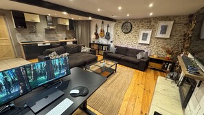 Smart-tv en een open haard