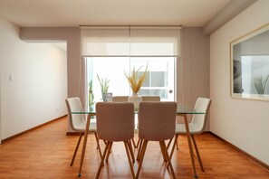 Apartment, 3 Bedrooms (103) | Dining room