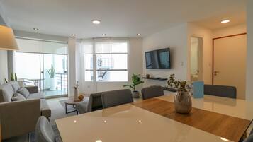 Apartment, 3 Bedrooms (302) | Living area