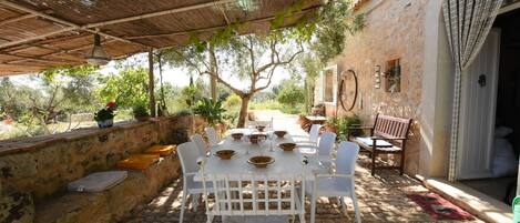 屋外ダイニングエリア