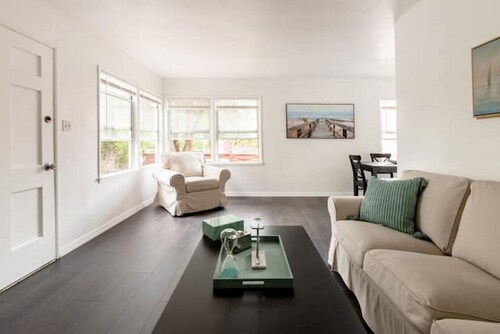 Heart of Venice Beach! Abbot Kinney Adjacent!