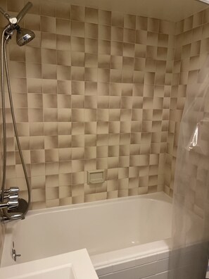 Combined shower/bathtub, hair dryer, towels, soap - Hidden Treasure in Belmont Heights (Long Beach)