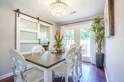 ‘Bit-O-Glam’ Welcomes You! Beautiful 3 Bedroom 2 Bath Home!