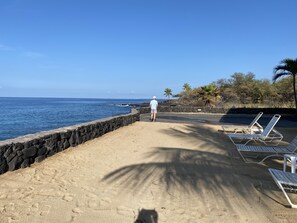 In Strandnähe, Liegestühle, Strandtücher