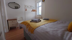 1 chambre, fer et planche à repasser, Wi-Fi gratuit, draps fournis