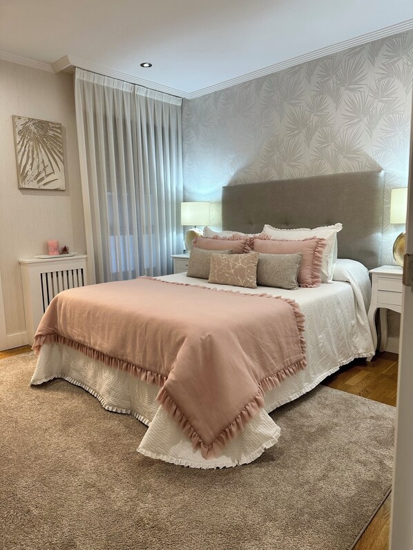 3 bedrooms, iron/ironing board, WiFi, bed sheets