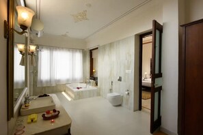 Honeymoon Double Room | Deep-soaking bathtub - Devraj Villa-A Luxury Homestay with Pool (Udaipur)