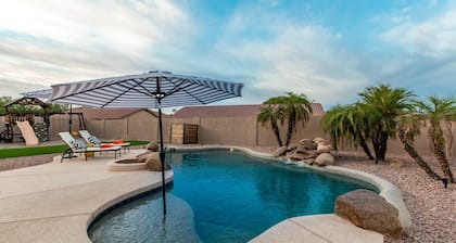 Family Getaway! Sleeps 12, Pool, Playground, Game Room