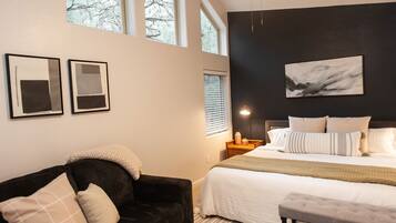 6 bedrooms, desk, iron/ironing board, free WiFi
