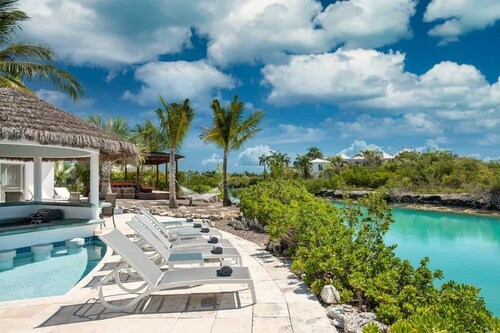 Private Waterfront Lifestyle Villa -Turks & Caicos