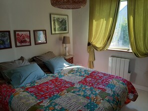 3 chambres, fer et planche à repasser, lit parapluie, Wi-Fi gratuit