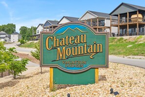 Property grounds - Private FirePit - PinBall - Backyard - Steps to Amenities - HotTub - Free Tickets - LakeView! (Branson)