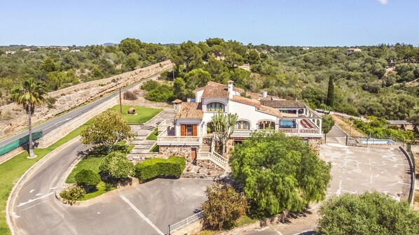 Unclassified image, 1 of 46, button